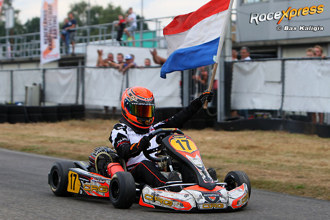Dilano van t Hoff ererondje met Nederlandse vlag